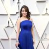 O longo azul plissado de Tina Fey, usado no Oscar 2019, é da grife Vera Wang