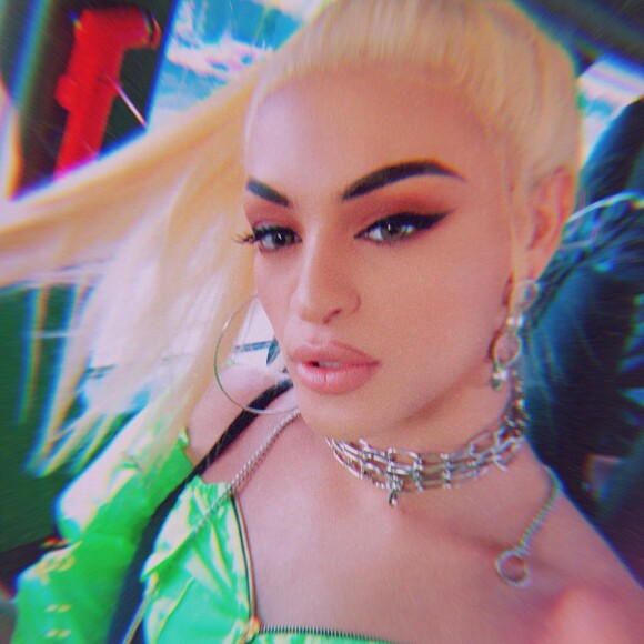 Comprado no Hillary Boobs Boutique, os novos 'seios' de Pabllo Vittar são feitos sob encomenda