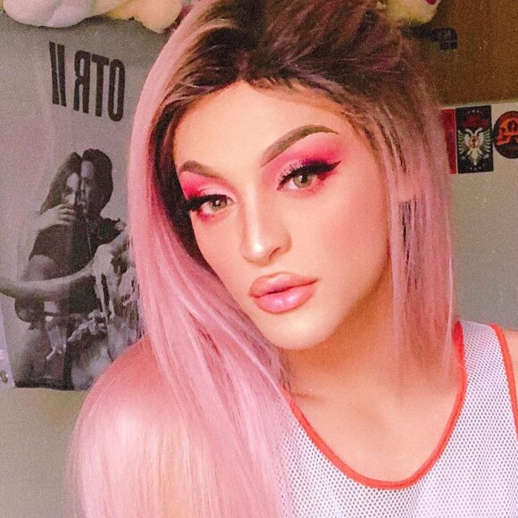 Pabllo Vittar compra prótese de silicone e exibe visual com lingerie: 'Natural'