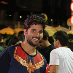Marcio Pedreira, marido de Claudia Leitte, também usou um look inspirado em heroi para o primeiro dia de Carnaval em Salvador