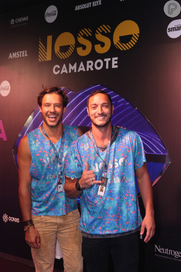Nando Rodrigues e Allan Souza Lima se divertem no primeiro dia de Carnaval no Nosso Camarote, na Marquês de Sapucaí, no Rio de Janeiro, na noite desta sexta-feira, 01 de março de 2019