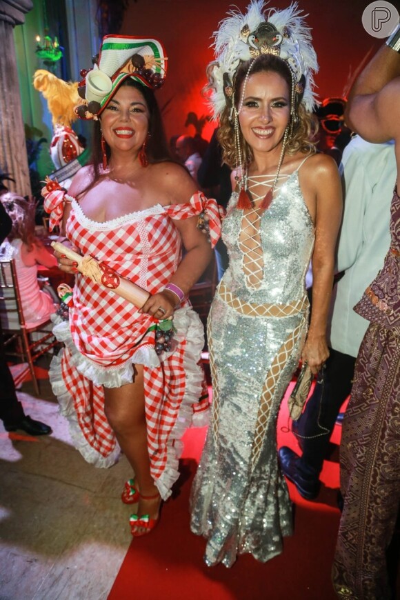 Fabiana Karla se encontrou com Leona Cavalli no baile do Copacabana Palace