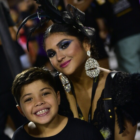 Filho de Wesley Safadão e Mileide Mihaile, Yhudy tietou mãe após desfile