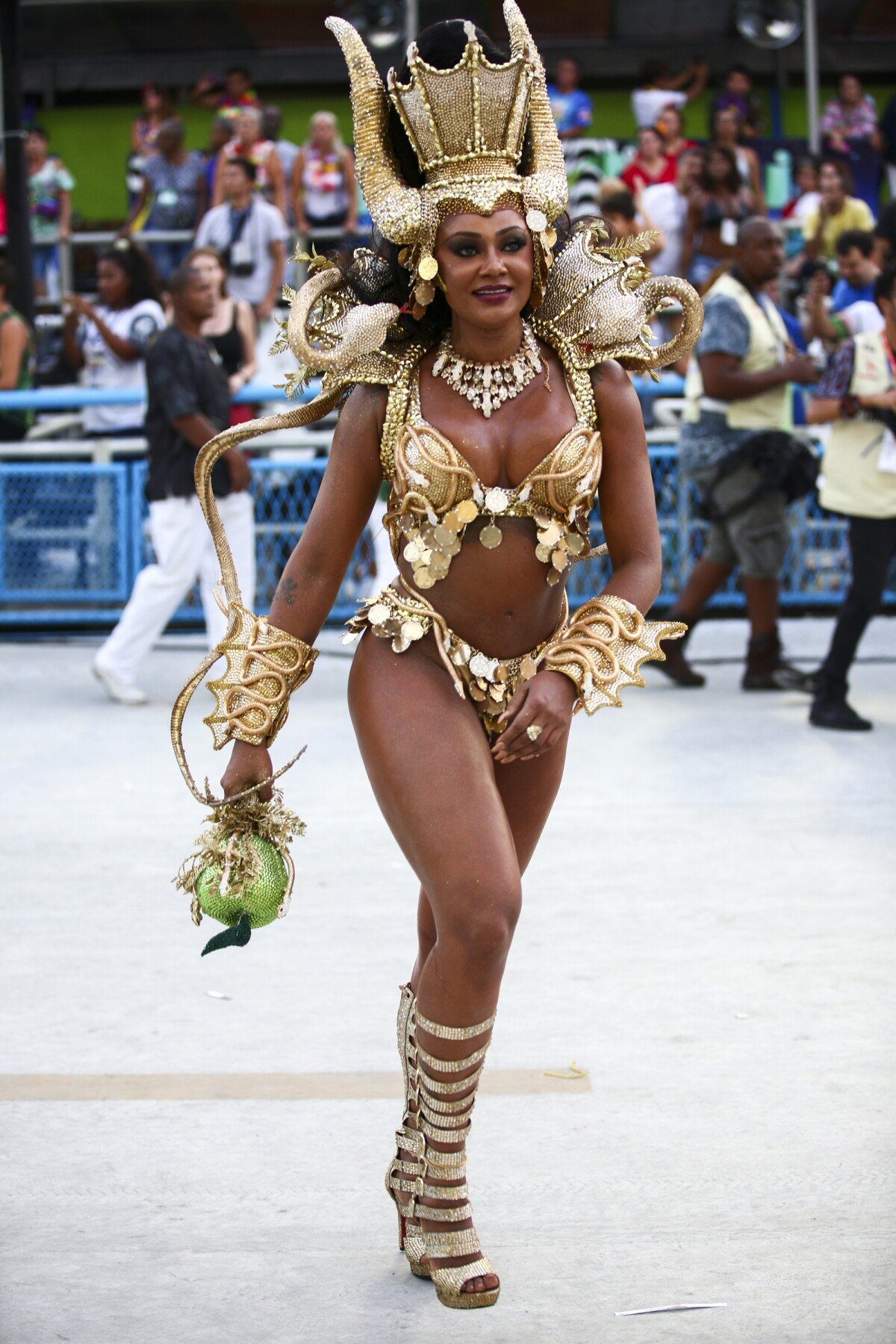 Foto: Camila Silva é rainha de bateria da Mocidade, sétima e última escola  de samba a desfilar na segunda-feira (4) no Carnaval 2019 do Rio de  Janeiro. - Purepeople