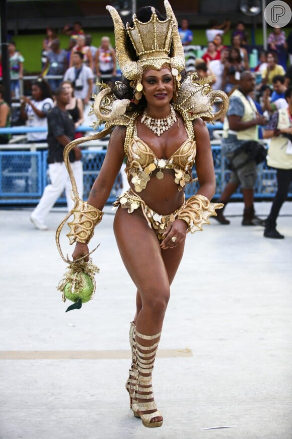 Camila Silva é rainha de bateria da Mocidade, sétima e última escola de samba a desfilar na segunda-feira (4) no Carnaval 2019 do Rio de Janeiro.