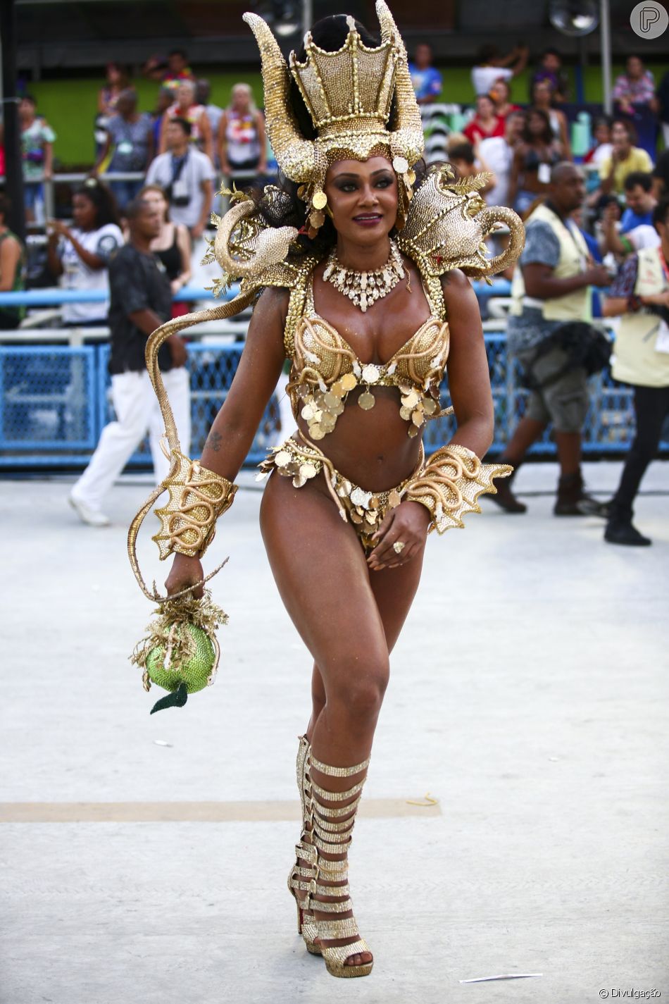 Звезды карнавала. Танцовщица Самбадрома Камила Силва. Рио де Жанейро Амазонка. Карнавал похудела.