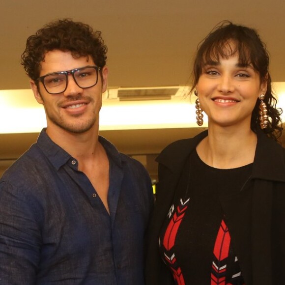 Segundo o jornal 'Extra', José Loreto e Débora Nascimento voltaram a se falar e amigo acredita em reconciliação