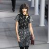 A grife Louis Vuitton, que desfilou na Semana de Moda de Paris no dia 5 de março de 2019, tem sua coleção inspirada nos anos 1980