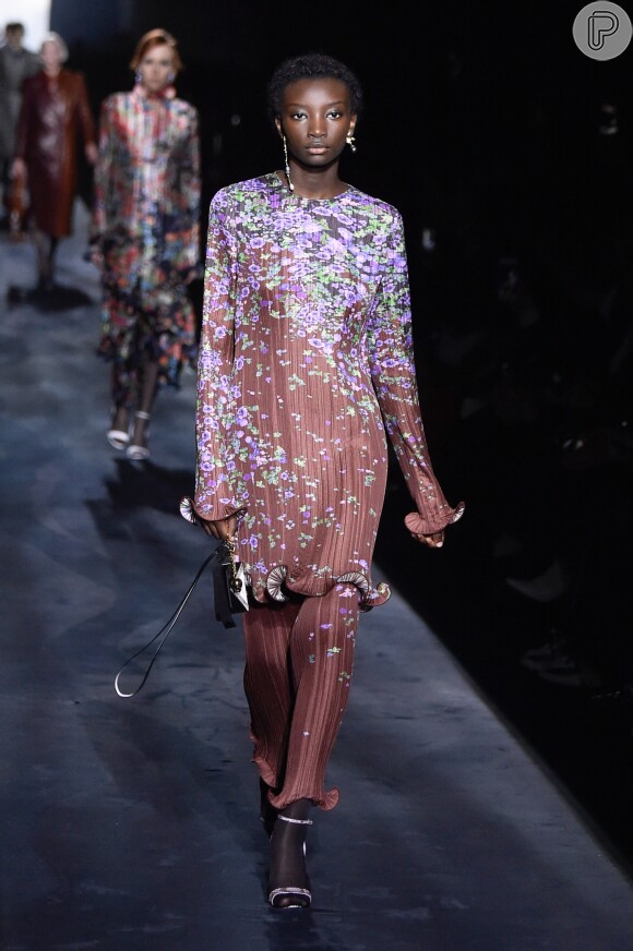 Givenchy apresentou peças plissadas e florais como trend para o outono/inverno 2020