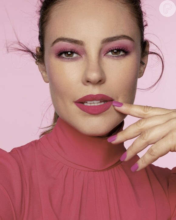 Paolla Oliveira em look all pink: Olhos, bochechas, boca e unhas deu um visual bem girlie à produção
