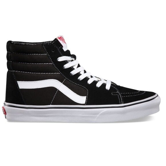 O tênis SK8-HI da Vans usado por Klara Castanho custa R$ 349,99 no e-commerce da marca