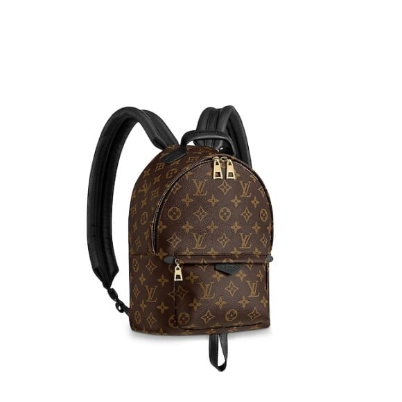 A mochila Palm Springs da Louis Vuitton usada por Klara Castanho custa R$ 10 mil