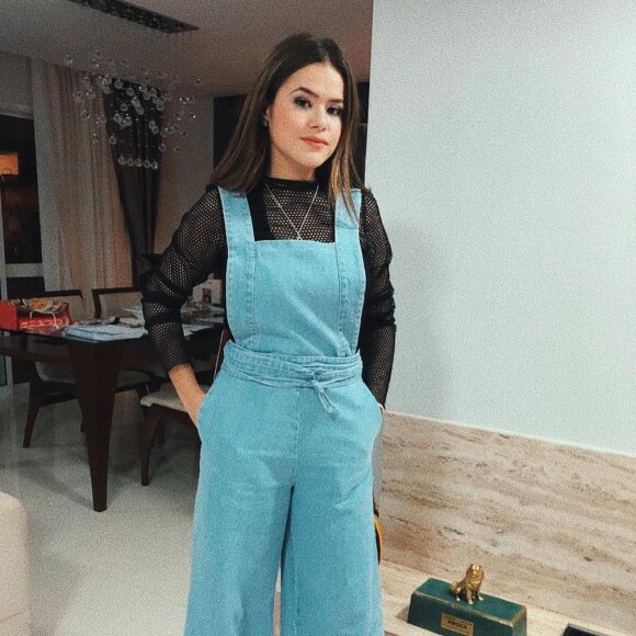 Fã de macacão e jardineira, Maisa Silva gosta de fazer sobreposições com essas peças