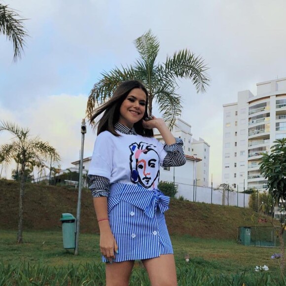 Comfy com estilo: Maisa é fã de tênis e gosta de combinar o calçado com minissaia