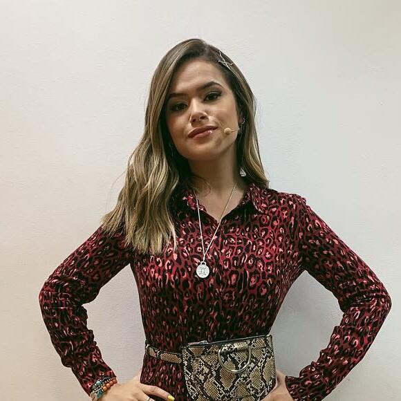 Maisa Silva gosta de combinar botas com vestidos curtos e estilosos