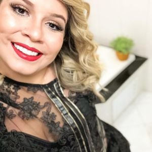 Marília Mendonça citou a importância de dieta após lipo e abdominoplastia nesta quinta-feira, 14 de março de 2019