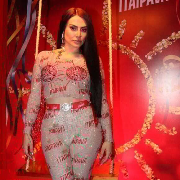 Cleo falou em entrevista que estava feliz com as novas curvas