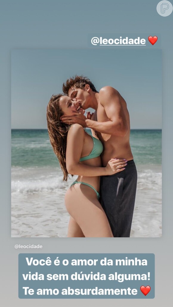 Larissa Manoela e o  namorado, Leo Cidade, costumam postar diversas declarações de amor um para o outro em suas contas no Instagram.