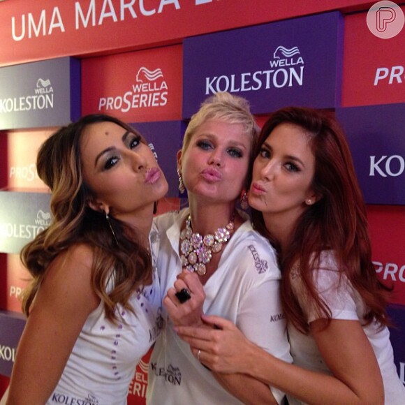 Ticiane Pinheiro posa com Xuxa e Sabrina Sato no Carnaval