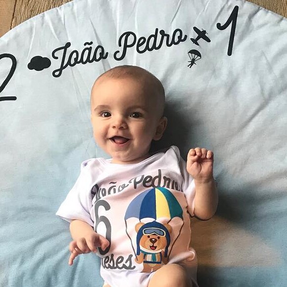 Filho de Milena Toscano, João Pedro esbanjou fofura com festa de 6 meses com tema sobre o espaço