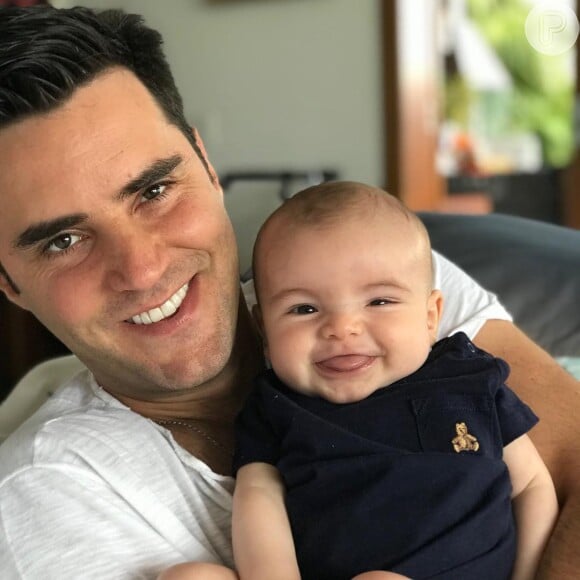 Filho de Milena Toscano e do empresário Pedro Ozores, João Pedro tem 6 meses e foi comparado na web aos pais: 'Cara do pai. Sorriso da mãe'