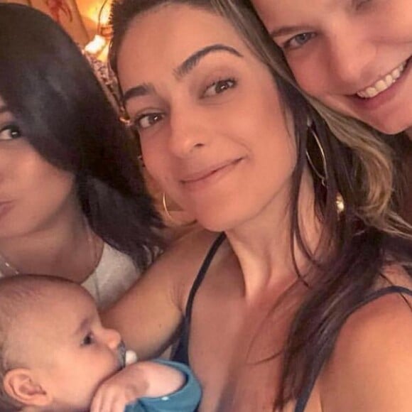 João Pedro, filho de Milena Toscano, foi paparicado por Vanessa Grabeel e Lisandra Cortes