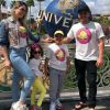 Wesley Safadão curtiu férias em Orlando, onde combinou look com a família