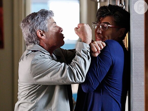 Cláudio (José Mayer) confronta Téo (Paulo Betti), em 'Império', em 6 de outubro de 2014