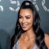 Kim Kardashian adora mudar o visual e está sempre fazendo extensão das madeixas para deixar o cabelo com mais volume e poder ousar nos penteados