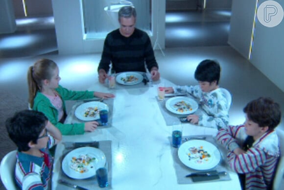 Pendleton (Dalton Vigh) chama o clubinho MaGaBeLo para jantar na sua casa na novela 'As Aventuras de Poliana'.