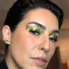 Carla Biriba usou e abusou do ouro na maquiagem de Fernanda Paes Leme. Moderna, futurista e um luxo só!