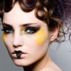Pele mais aparente e muitas cores: a maquiadora Carla Biriba usa a maquiagem como forma de expressão. Movimento tem ganhado mais adeptos pelo Brasil