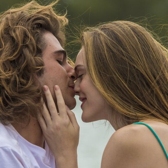 Na novela 'Verão 90', Manu (Isabelle Drummond) é salva de sequestro por João (Rafael Vitti) no capítulo de quinta-feira, 4 de abril de 2019