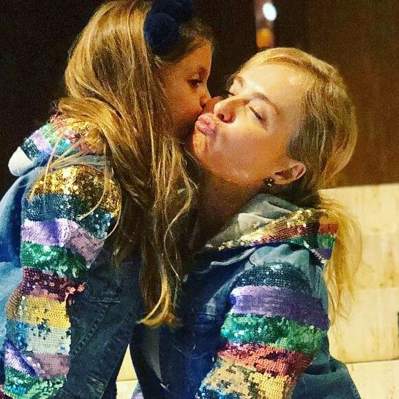 Angélica destacou exigência da filha, Eva, ao cortar o cabelo: 'Cortar três dedos'