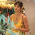 Débora Nascimento visitou loja de shopping carioca nesta segunda-feira, 25 de março de 2019