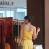 Débora Nascimento escolheu look monocromático para ir às compras no Rio