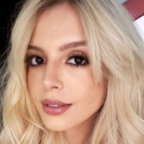 Giovanna Lancellotti muda completamente o visual nesta quarta-feira, dia 27 de março