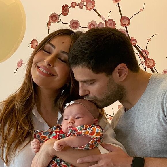 Filha de Sabrina Sato, Zoe é um sucesso nas redes sociais desde o nascimento