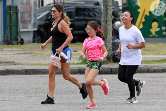 Flávia Alessandra também costuma praticar atividades físicas com a filha caçula, Olívia, de 7 anos