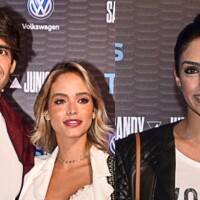 Kaká, a noiva, Carol Dias, e a ex, Carol Celico, curtem show de Sandy e Junior