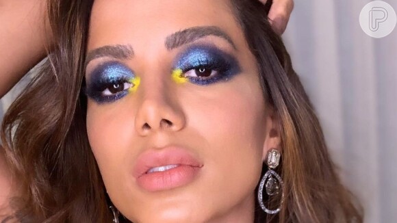 Anitta mandou recado para os fãs que divulgarem seu novo álbum, 'Kisses', antes do lançamento no Brasil. 'Qualquer rede que subir o arquivo da música, infelizmente, vai cair o perfil', disse ela em vídeo nos stories do Instagram. 