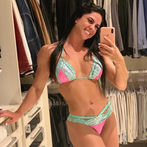 Graciele Lacerda, mulher de Zezé Di Camargo, é dona de um corpo sarado