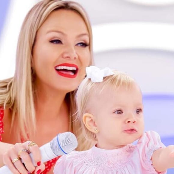 Elian incentivou a filha caçula, Manuela, ao falar o nome do irmãozinho: 'Arthur!'