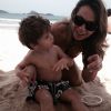 Leticia Birkheuer em um dia de praia com o filho, João Guilherme