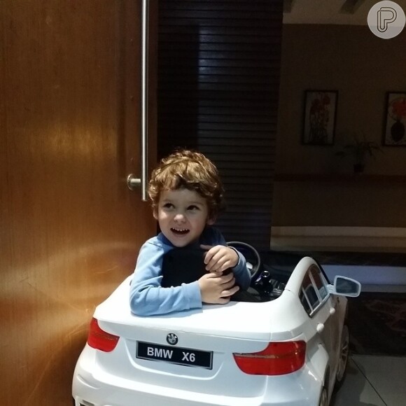 Além de moto, João Guilherme, filho de Leticia Birkheuer, adora um carro 