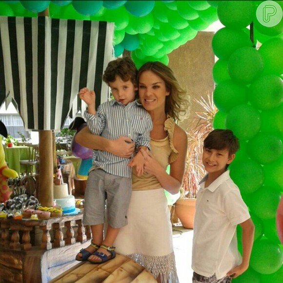Leticia Birkheuer comemorou o aniversário do filho, João Guilherme, no domingo, 5 de outubro de 2014