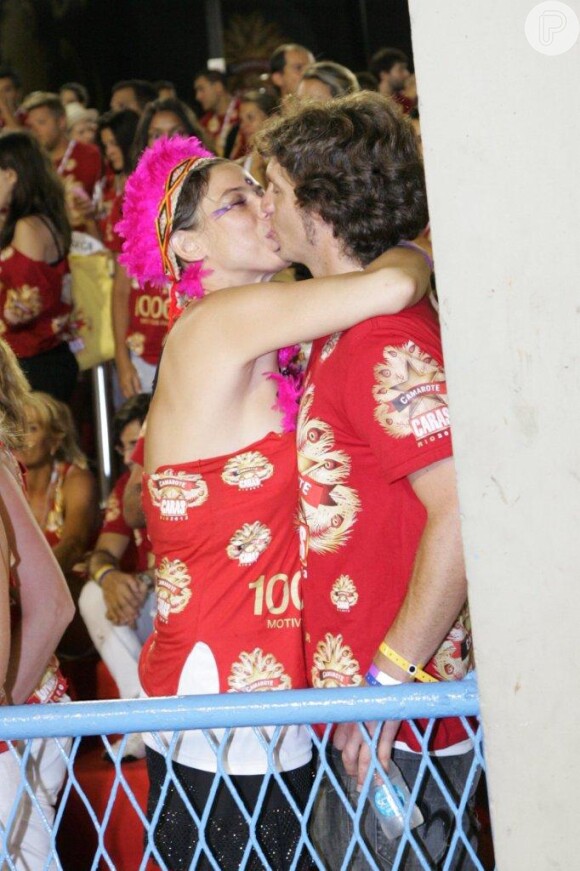Maria Paula beija muito o namorado americano, Nathan