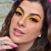 Maquiagem colorida em alta: Nah Cardoso apostou no amarelo em toda a pálpebra destacando bem o olhar. Ela complementou a produção com bronzer a gloss