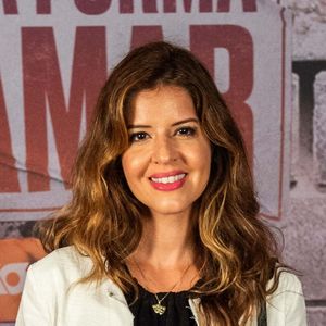Mariana Santos será Carla em 'Malhação - Toda Forma de Amar' A atriz elegeu um jumpsuit pantacourt, sandália nude para alongar a silhueta e casaqueto off white