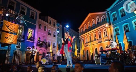 Marília Marília Mendonça fez show gratuito no Pelourinho, na Bahia